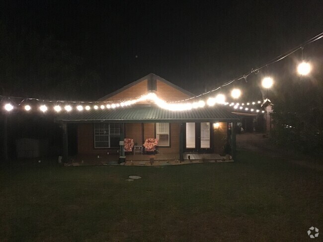 Building Photo - 1102 Minnie Dr