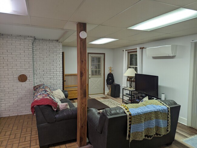 Foto del edificio - 950 S Country Club Dr