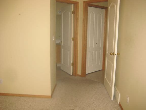 Building Photo - 2 Bed 0 Bath Unit in Red Deer, AB