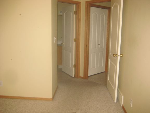 Photo du bâtiment - 2 Bed 0 Bath Unit in Red Deer, AB