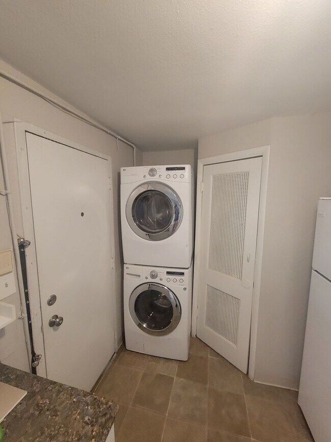 Foto del edificio - 2101-2115 E 37th Ave