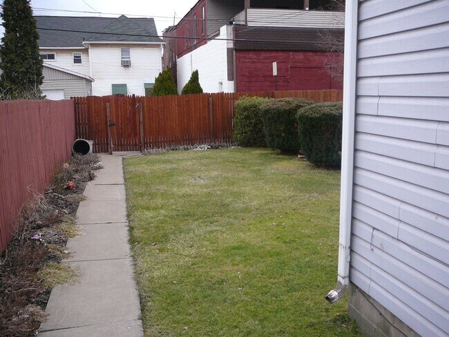 Building Photo - 75 Walnut St