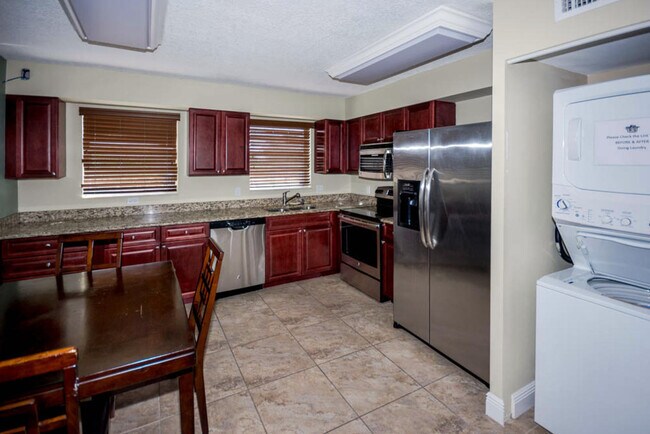 Building Photo - 801 Hummingbird Way