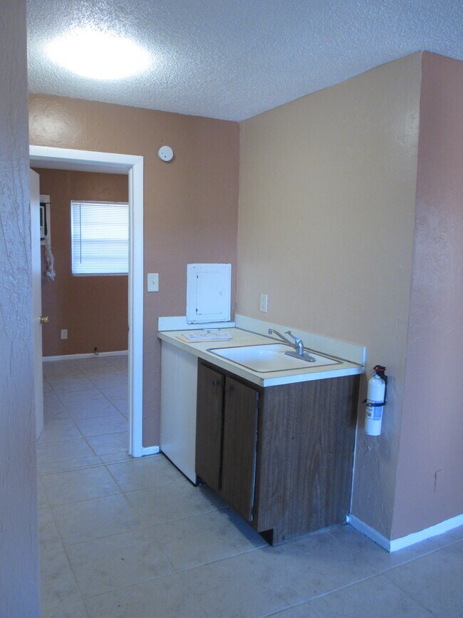 Foto del edificio - 1717 Dixon Blvd