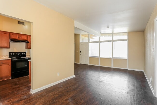 Building Photo - 7004 Bernay Ave