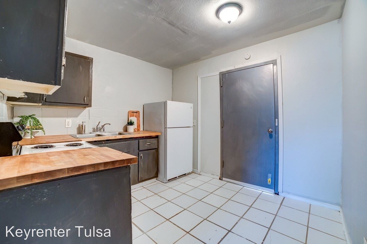 Primary Photo - 1314 N Irvington Ave