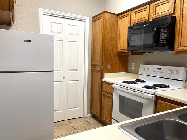 Building Photo - 2226 Millstone Dr
