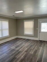 Building Photo - 708 Warner Ave