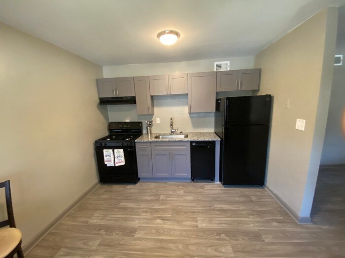 2138 Park Terrace Unit 13, College Park, GA 30337 Room for Rent in