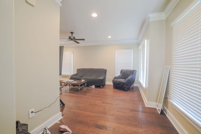 Photo - 1110 Retreat Apartment