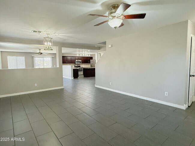 Foto del edificio - 2528 E Meadow Creek Way