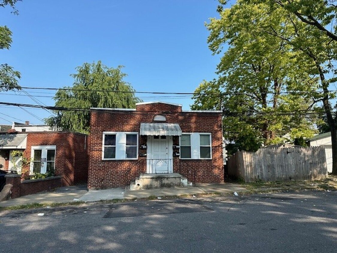 Primary Photo - 1 Bedroom 1 Bath Apt Located In Harrisburg...