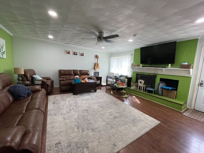 Building Photo - 4 bedroom home in the Landstown area of Vi...