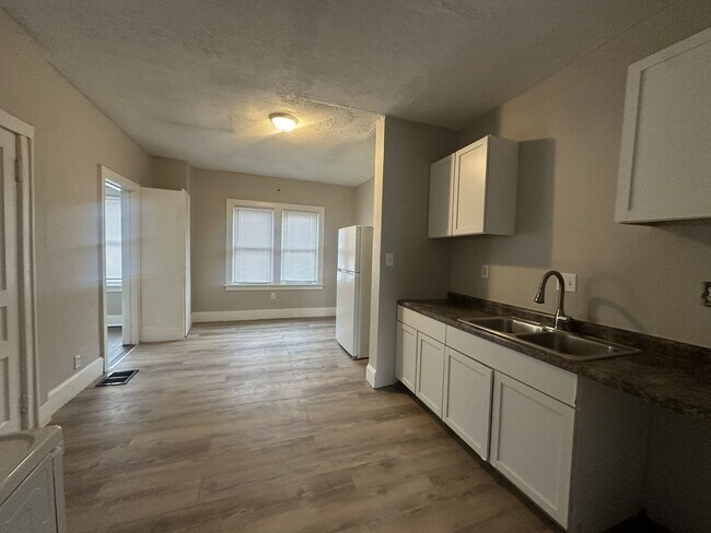 Foto del edificio - 3 Bedroom West Side House