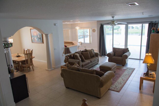 Building Photo - 12514 Shoreline Dr