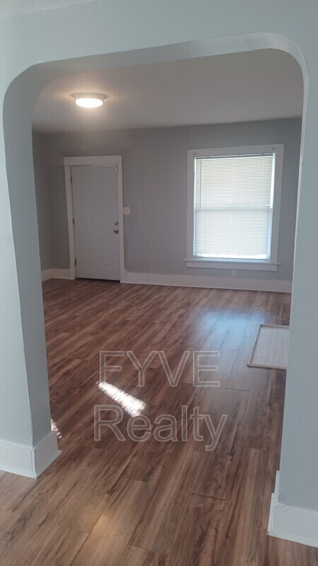 Building Photo - 4241 E 98th St