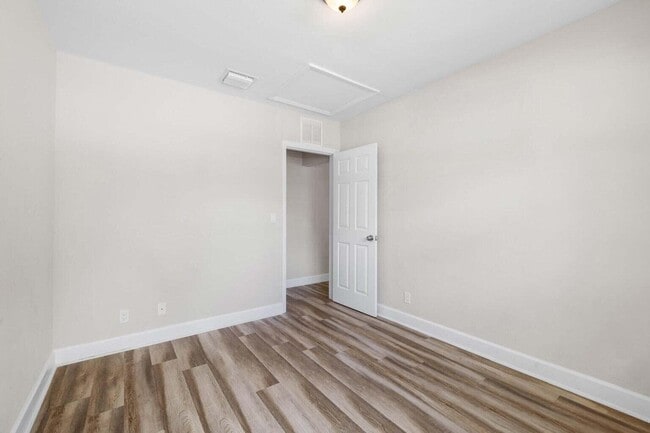 Building Photo - 403 50th St