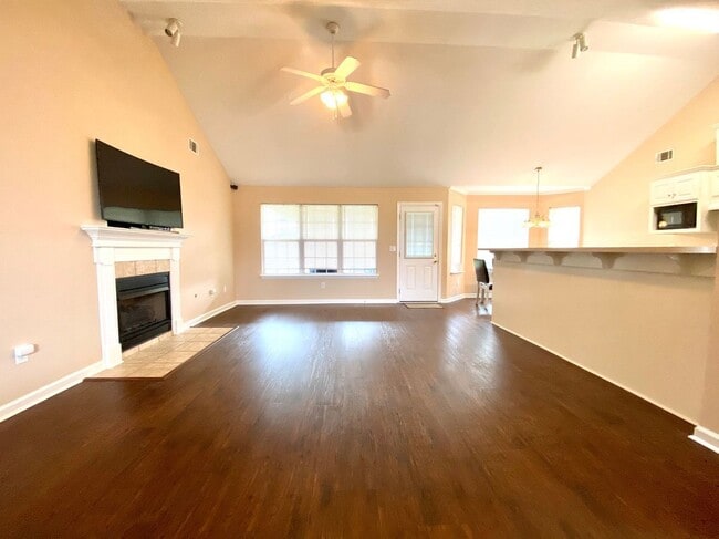 Building Photo - 4489 Country Glen Cir