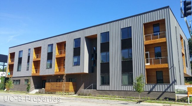Building Photo - 660 W 63rd St
