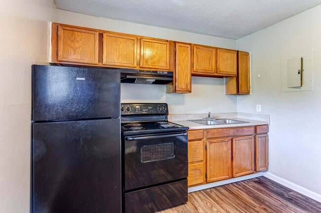 Building Photo - Rolling Hills Apartments