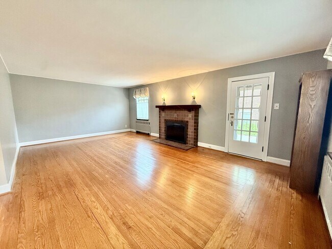 Foto del edificio - 6491 Ridge Ave