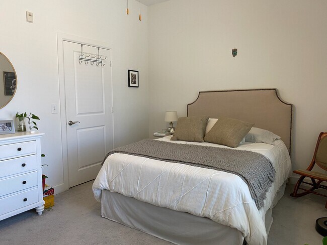 Foto del edificio - 1900 Genesee St