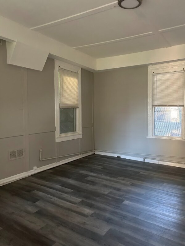 Building Photo - 255 W Lombard St