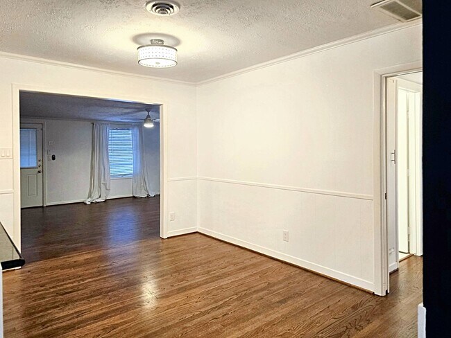 Foto del edificio - 4414 Gardendale Dr