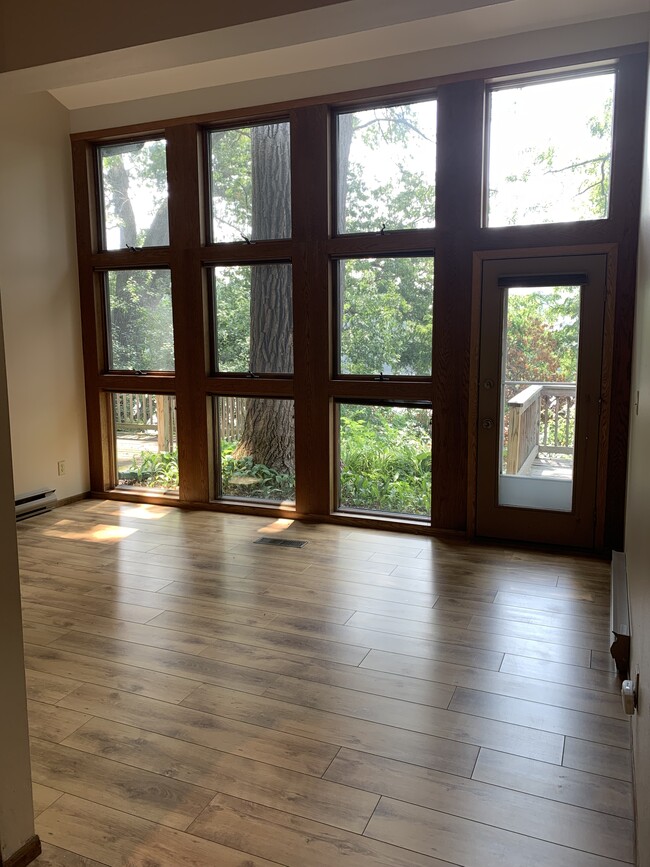 Living Room - 317 River St