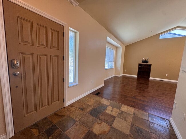 Building Photo - 21292 123 Av