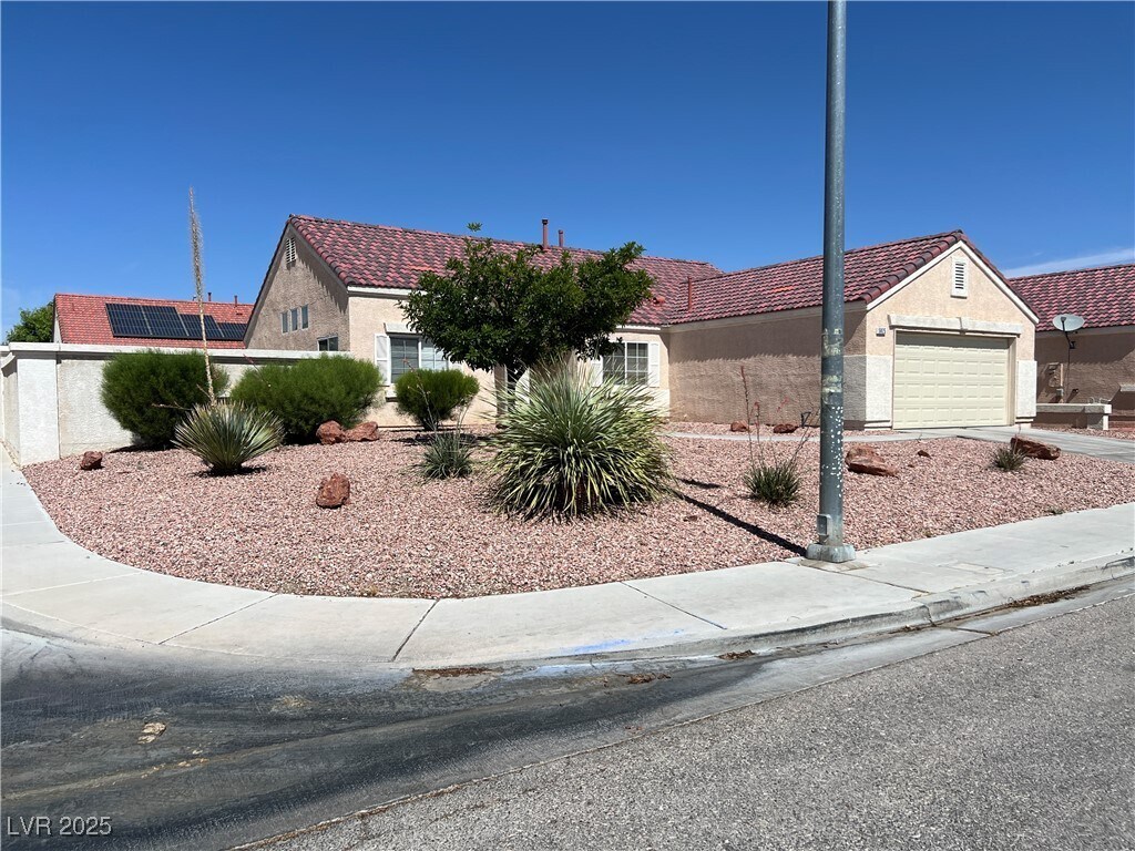 Foto principal - 5825 Coleman St