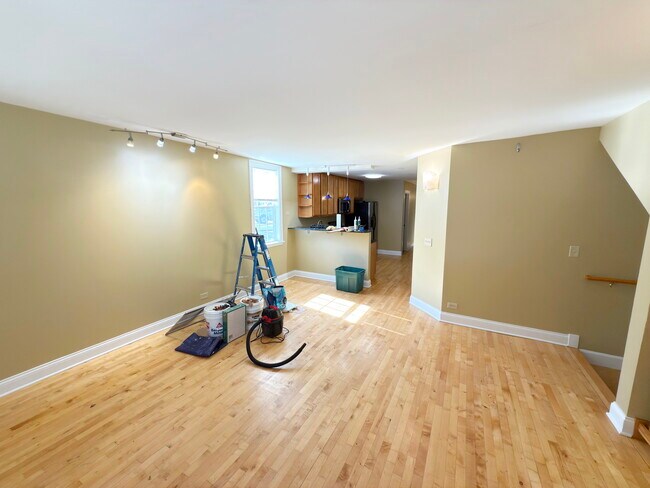 Building Photo - 1059 W Fry St