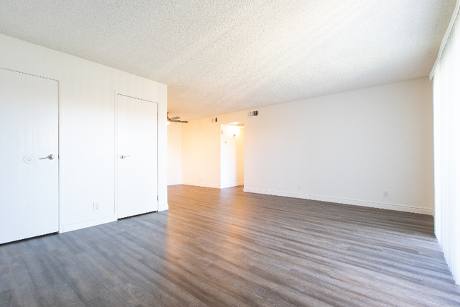 Building Photo - 1225 Palomar Pl