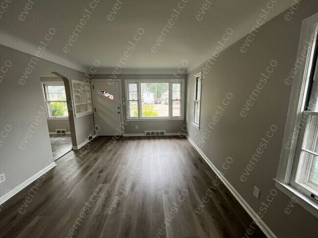 Foto del edificio - 23035 Donald Ave