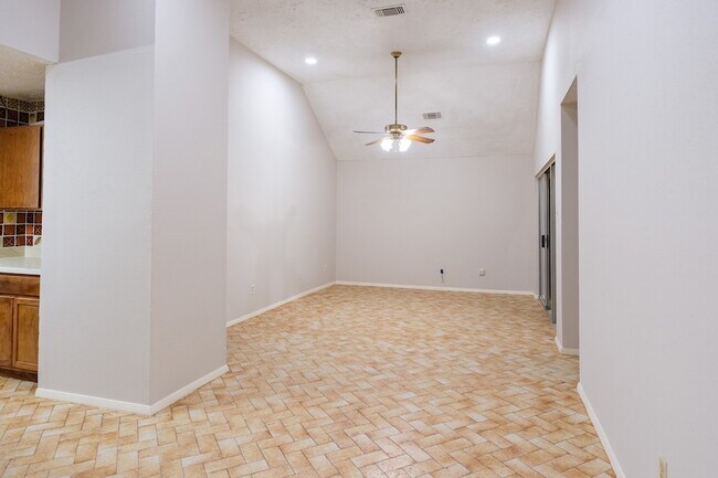Building Photo - 7521 Brookleaf Dr