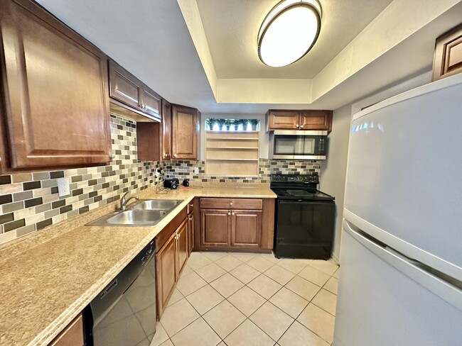 Building Photo - 401 SW 9th Ct