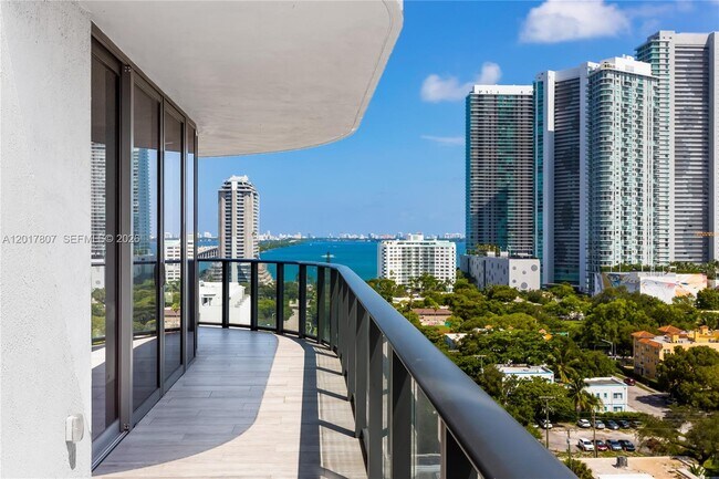 Foto del edificio - 121 NE 34th St