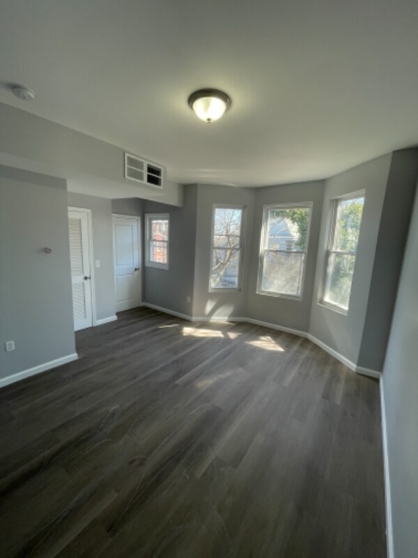 Building Photo - 224 N 5th St