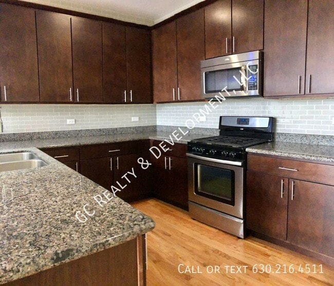 Building Photo - 2520 S Oakley Ave
