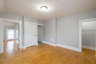 Building Photo - 162 7th St