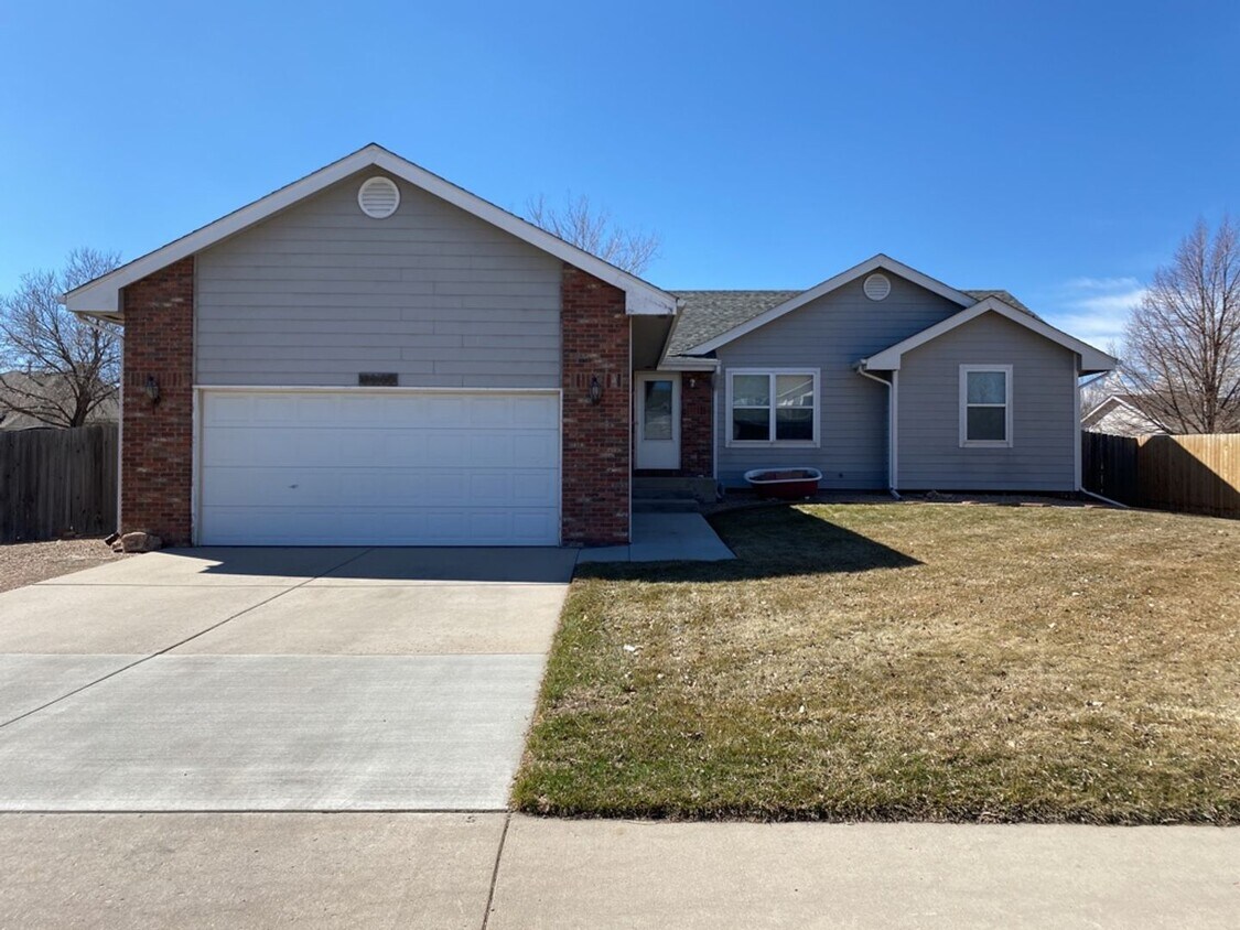 Foto principal - 4 Bed 2.5 Bath Home in Windsor