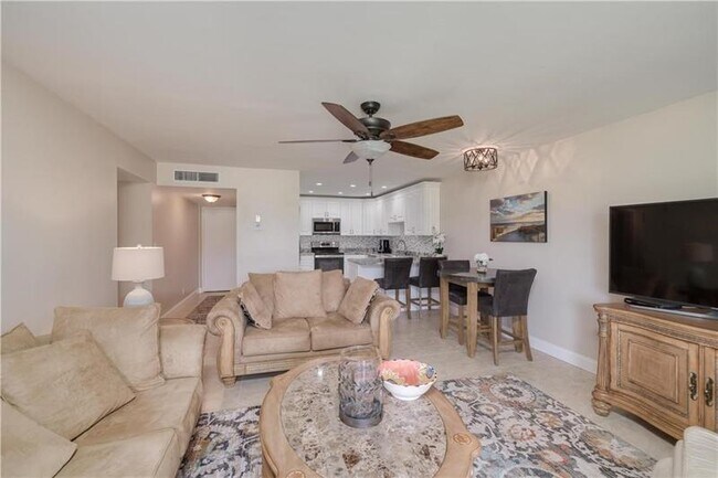 Building Photo - 9001 Jacaranda Ln