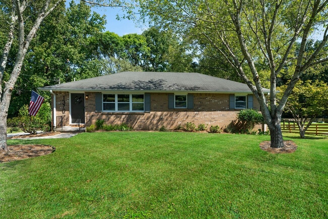 Building Photo - 1370 Angus Trl SW