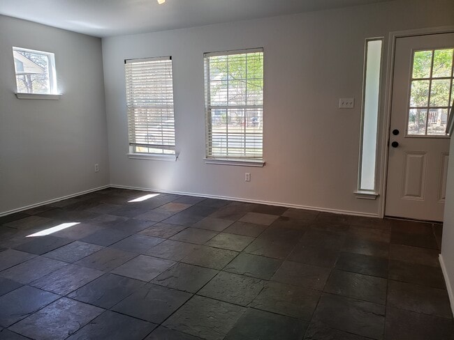 Foto del edificio - 2205 Melissa Oaks Ln