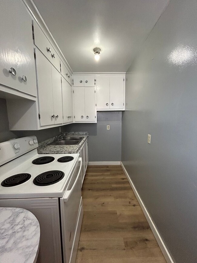 Building Photo - Black Milvus Rentals (6201 S. 42nd St.)