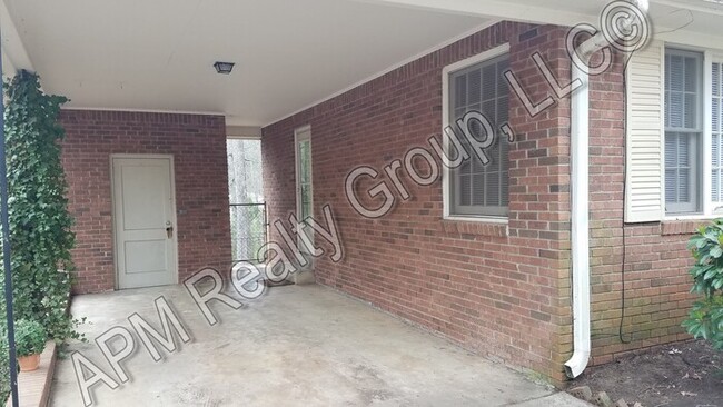 Building Photo - Cute Brick Home Zoned for Irmo Schools