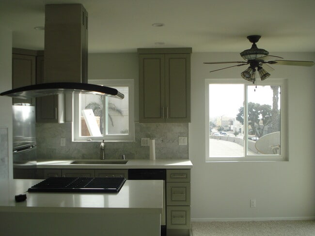 Building Photo - OCEAN VIEW 2 BDRM 2 BA CONDO FOR LEASE