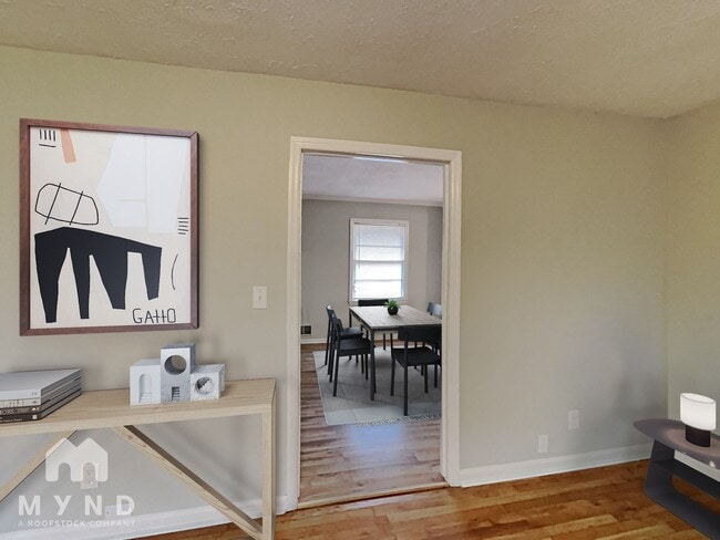 Building Photo - 152 Robin Hood Dr