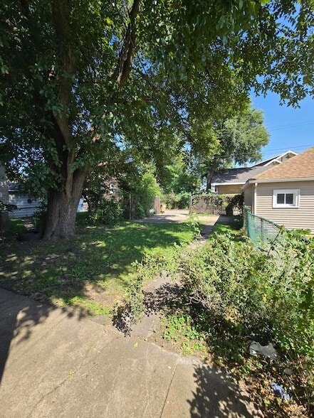 Foto del edificio - 3741 Parrish Ave