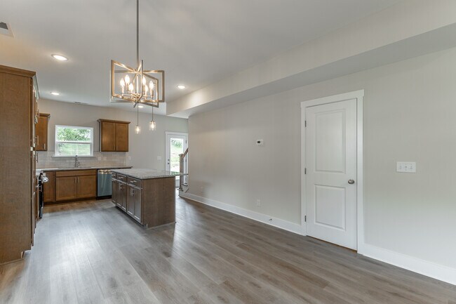 Building Photo - 4737 Heiskell Dr